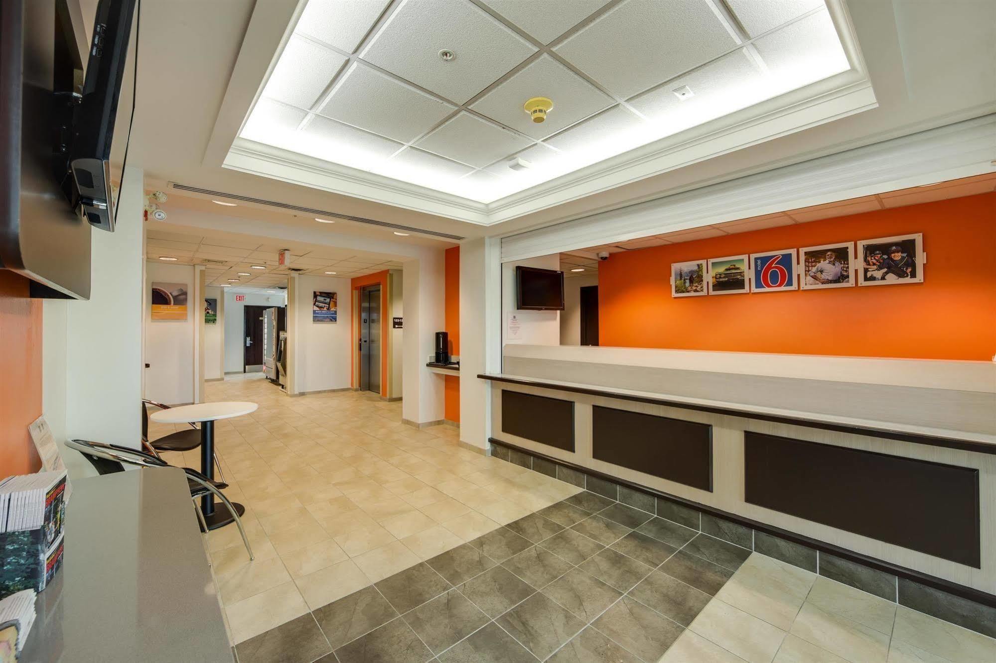 Motel 6-Brampton, ON - Toronto Exterior foto