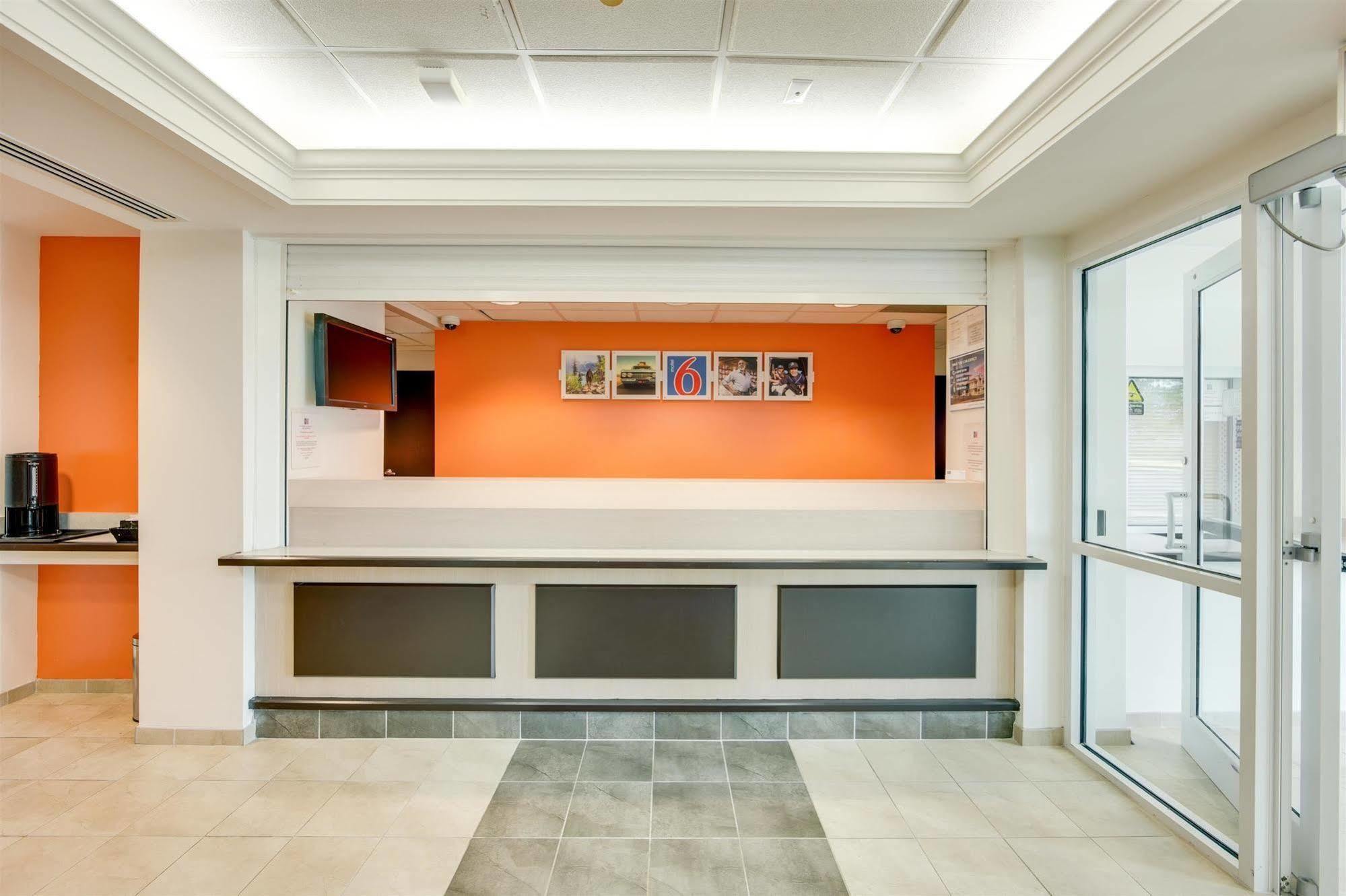Motel 6-Brampton, ON - Toronto Exterior foto