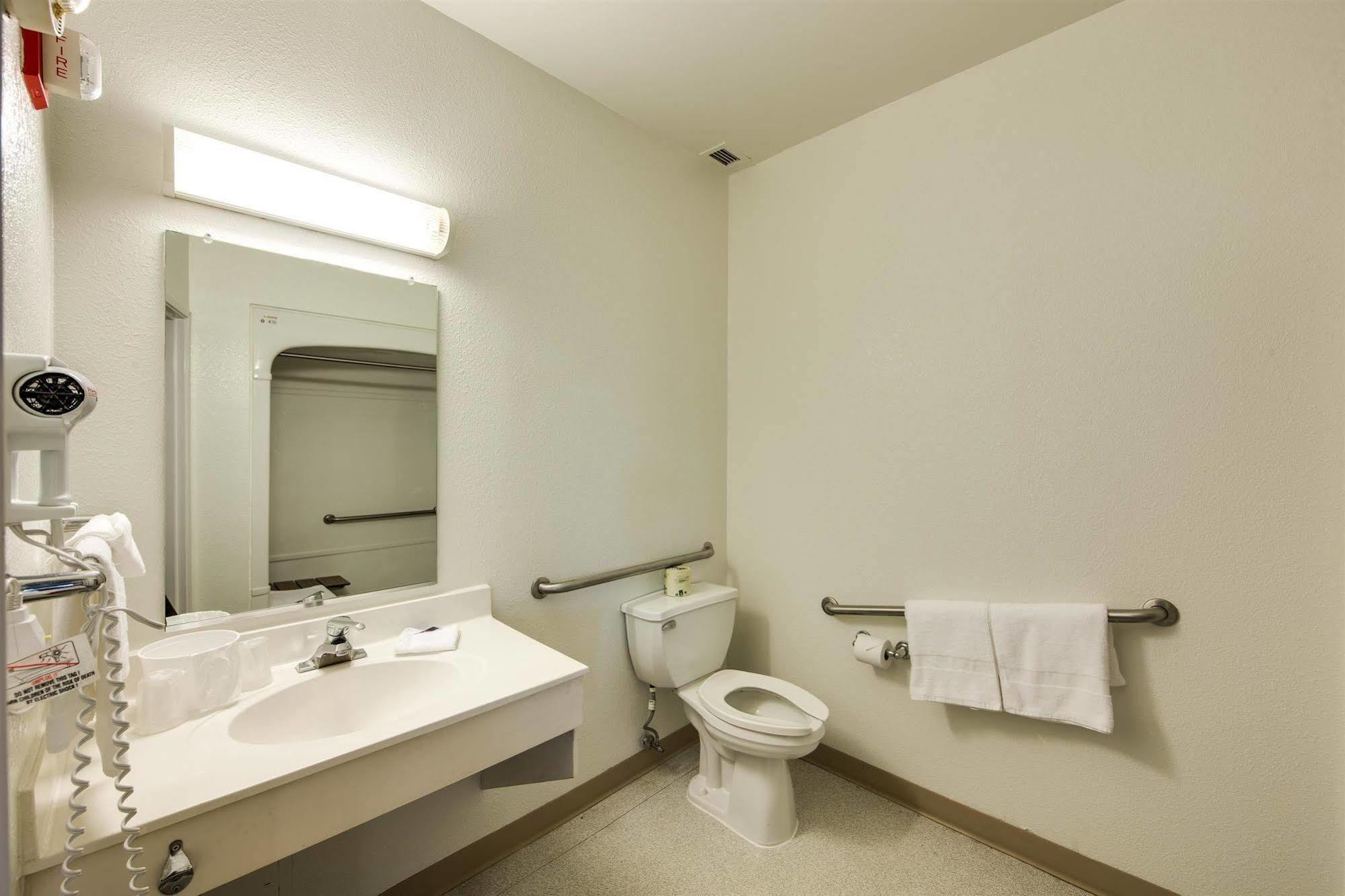 Motel 6-Brampton, ON - Toronto Exterior foto